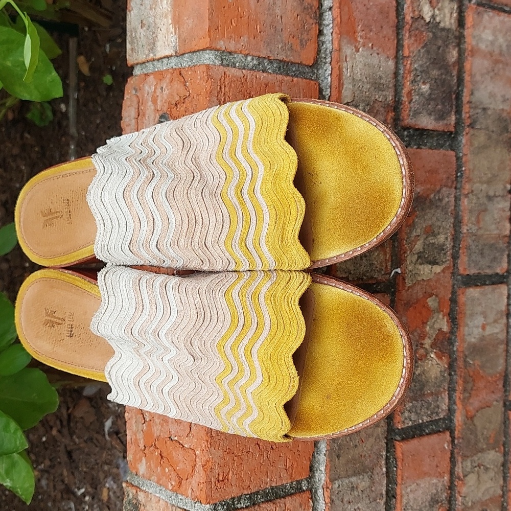Frye Gold Wave Sculpted Sandals